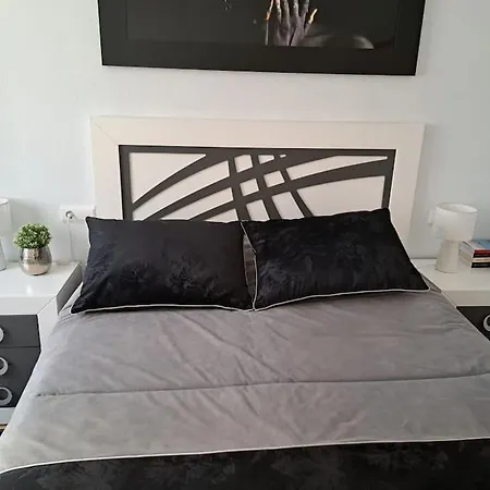 Julia De Lux 托雷维耶哈